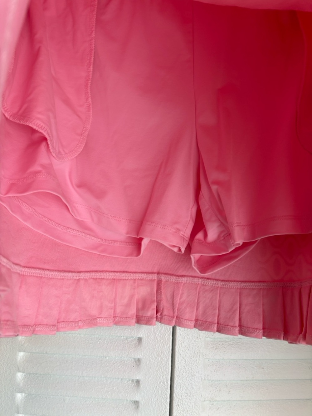 Two J. McLaughlin Pink and white Textured Ruffle Hem Skorts |
Size M | Feminine - Picture 8 of 14